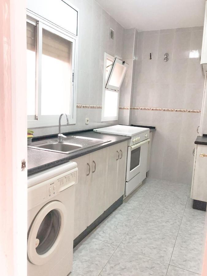 Mari Village Apartamento Luminoso,A 2 Minutos De La Playa 살루 외부 사진
