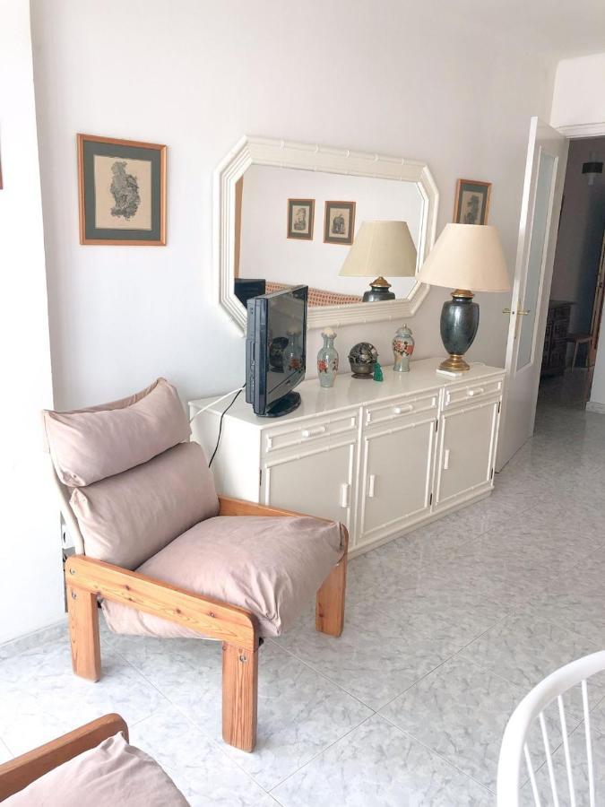 Mari Village Apartamento Luminoso,A 2 Minutos De La Playa 살루 외부 사진